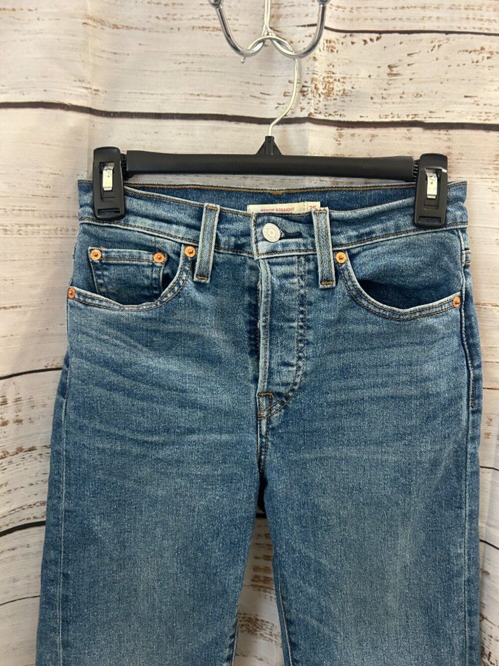 Levi’s Womens Wedgie Straight Jeans Size 25 Blue Medium Wash Button Fly Denim - Picture 2 of 6